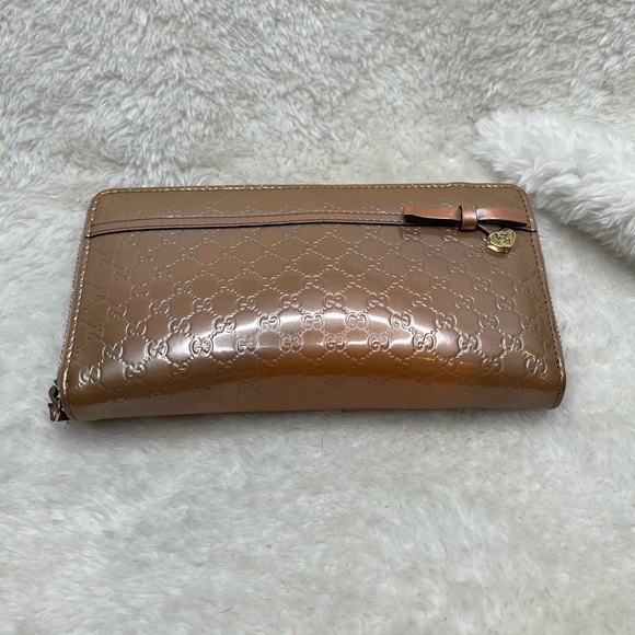 EUC- Gucci zip around long wallet. Approximately 7.5in x 4in - Picture 11 of 12
